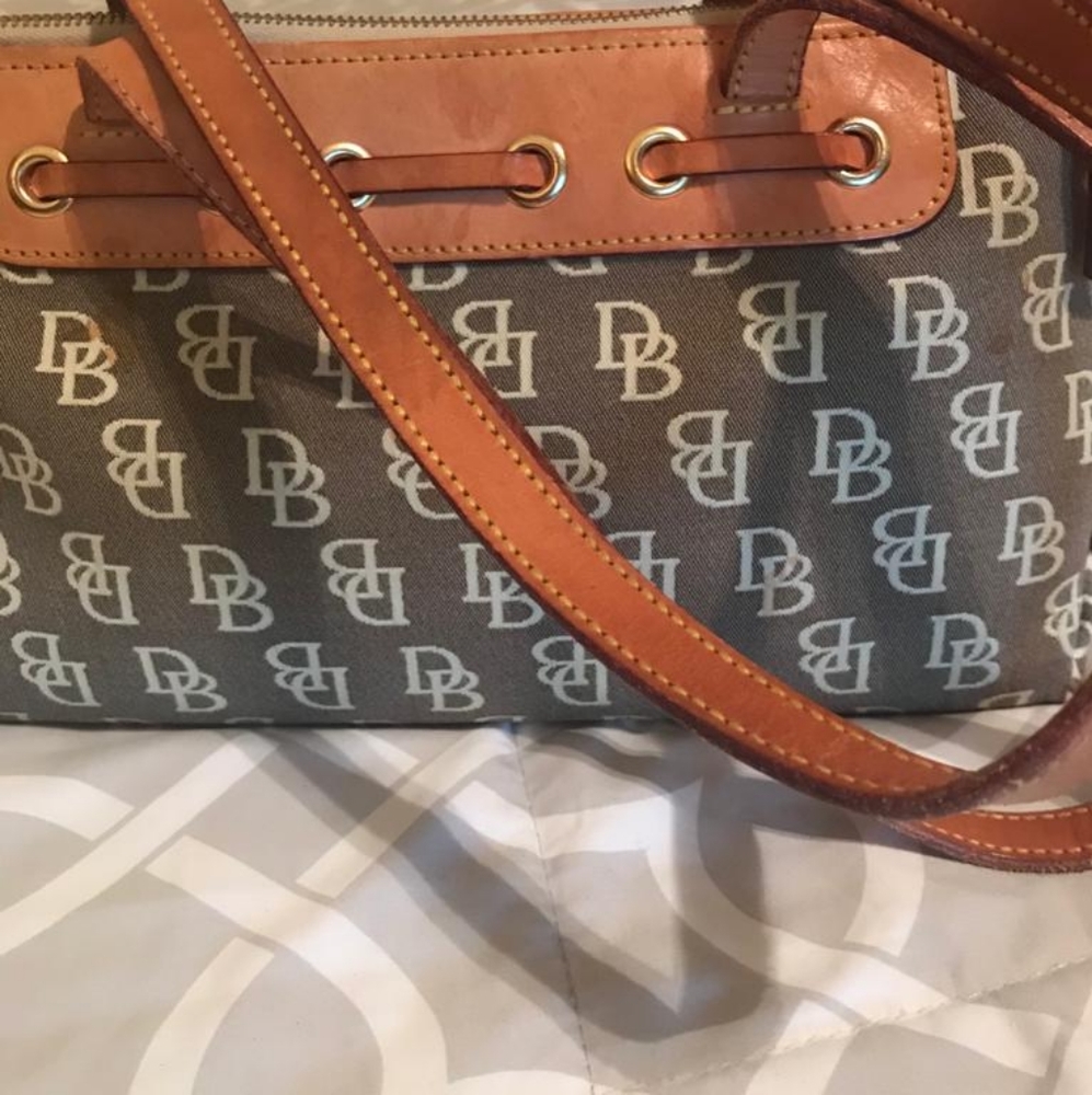 Women's handbag.